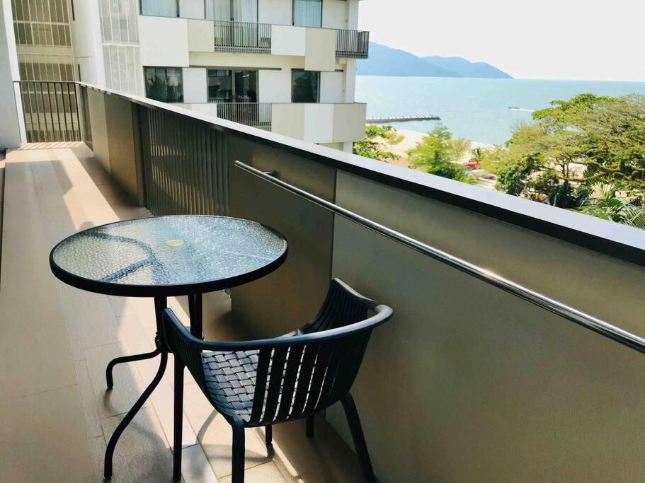 5 Stars Seafront Suite By The Sea 日落无敌全海景 5星 酒店等级 Batu Feringgi Exteriör bild