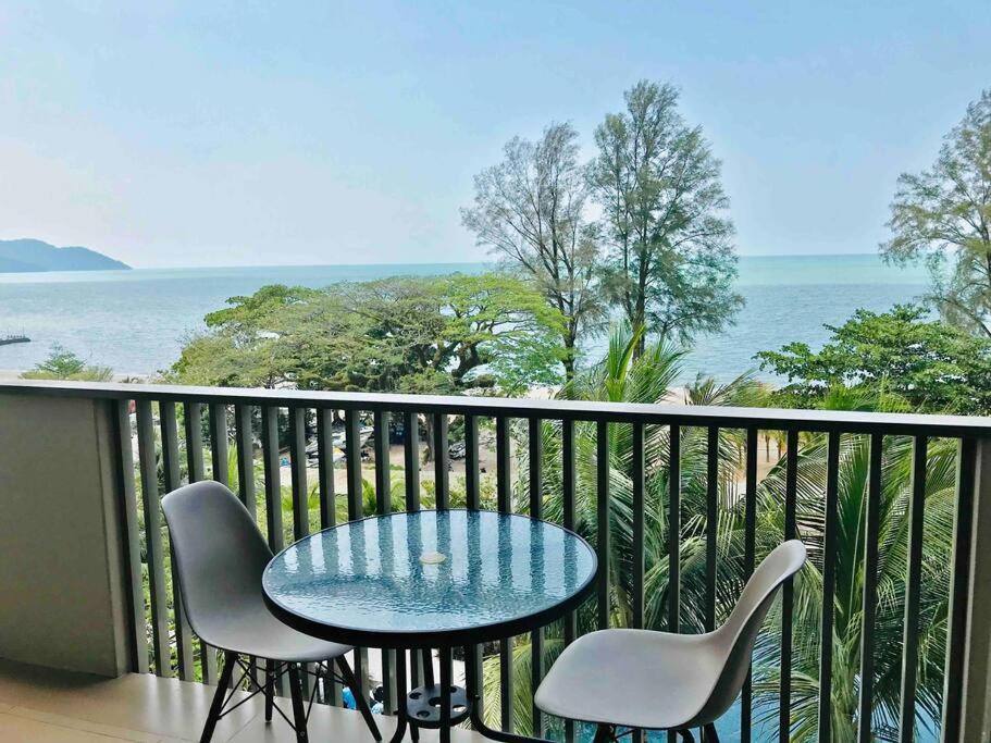 5 Stars Seafront Suite By The Sea 日落无敌全海景 5星 酒店等级 Batu Feringgi Exteriör bild